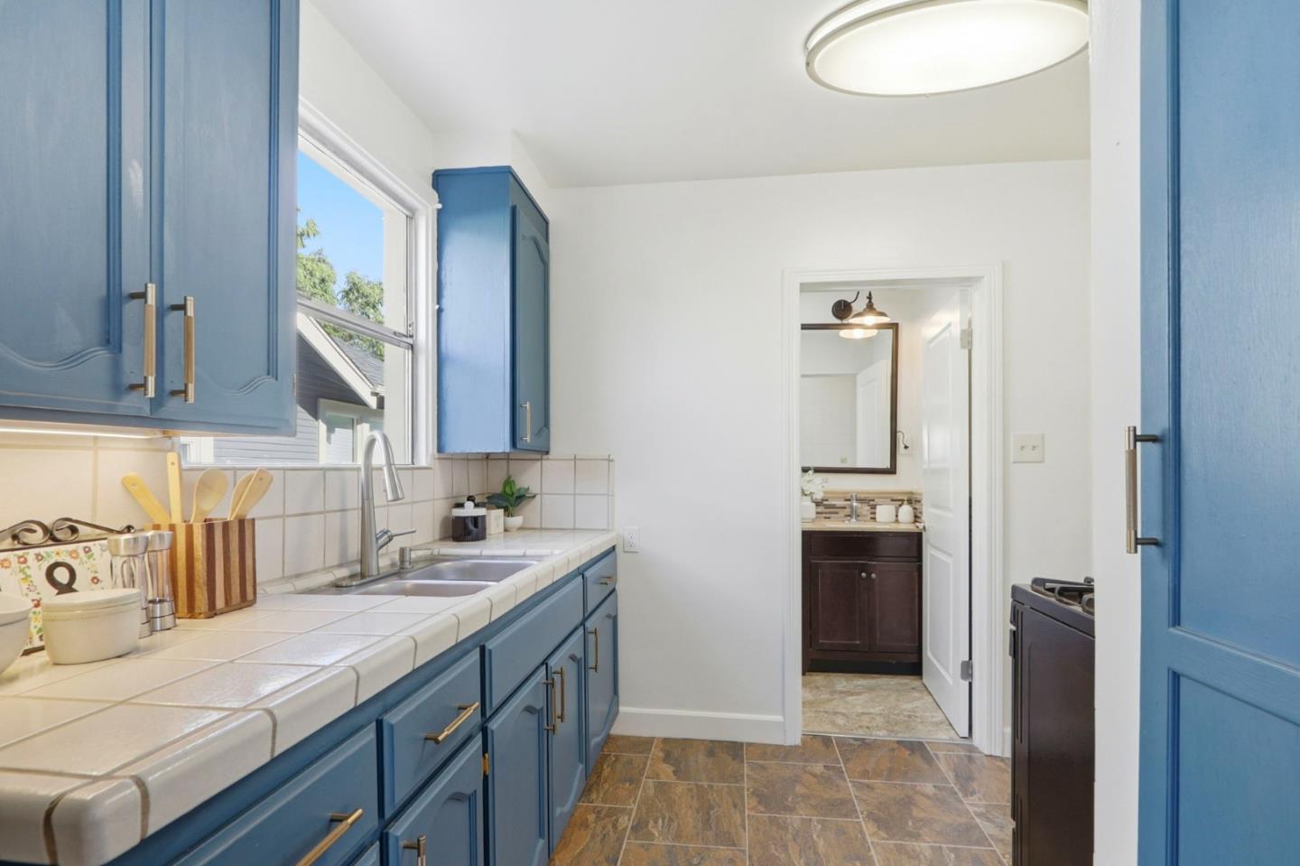 Detail Gallery Image 10 of 29 For 180 S 21st St, San Jose,  CA 95116 - 2 Beds | 2 Baths
