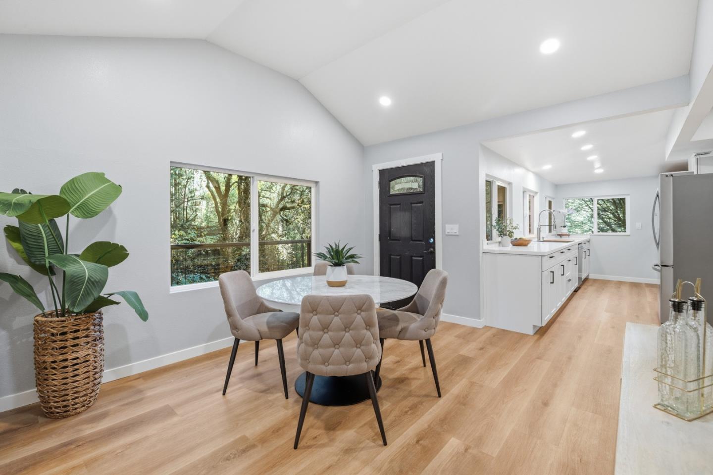 Detail Gallery Image 11 of 45 For 831 Hillcrest Dr, Felton,  CA 95018 - 4 Beds | 3 Baths