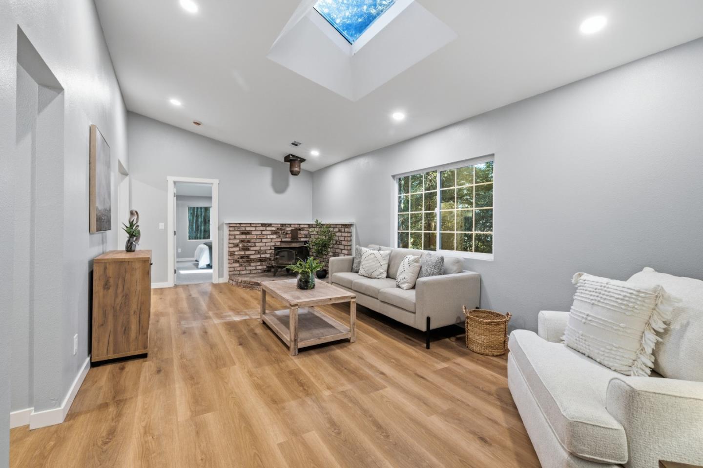 Detail Gallery Image 4 of 45 For 831 Hillcrest Dr, Felton,  CA 95018 - 4 Beds | 3 Baths