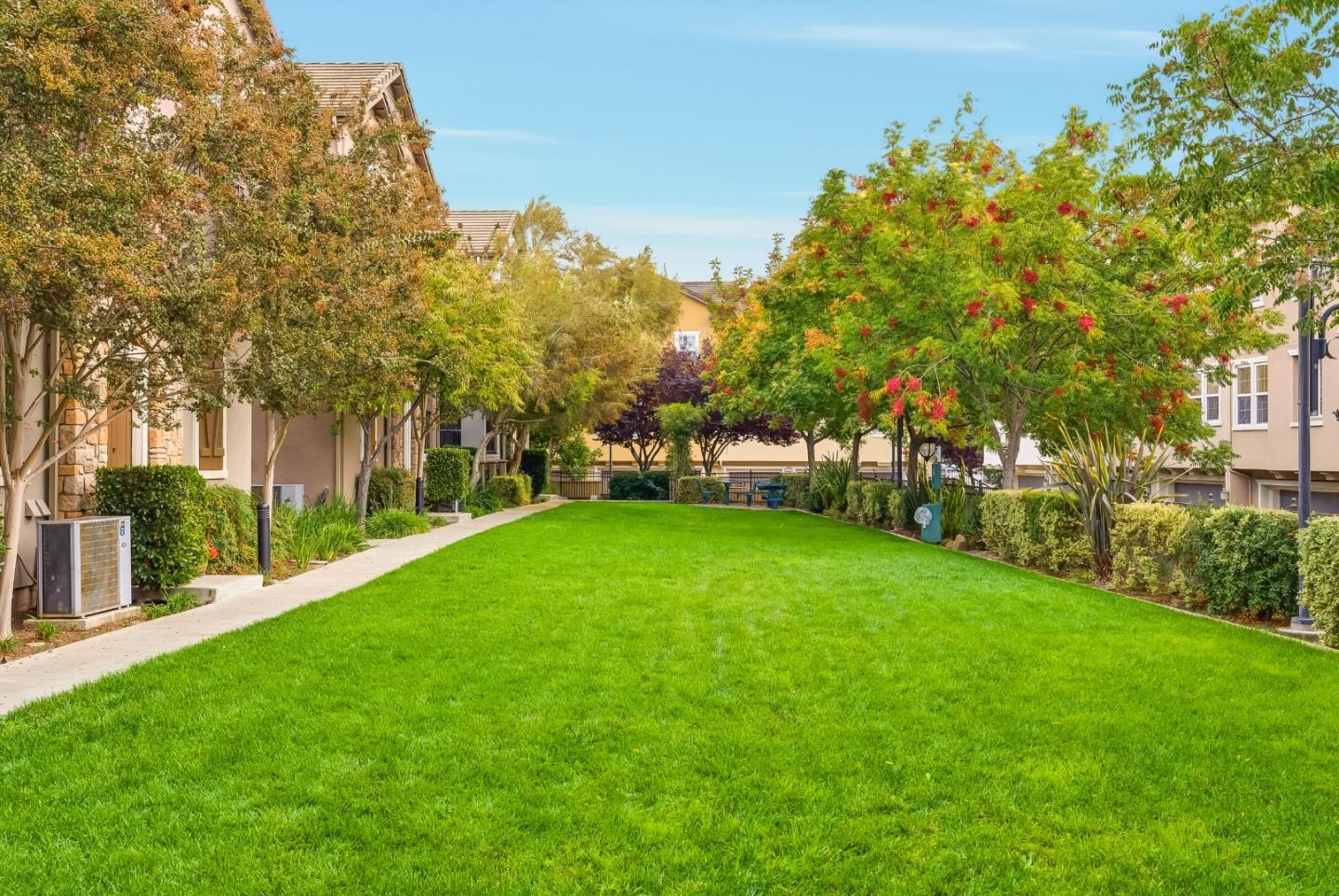 Detail Gallery Image 28 of 35 For 806 Sevin Ter, San Jose,  CA 95133 - 3 Beds | 2/1 Baths