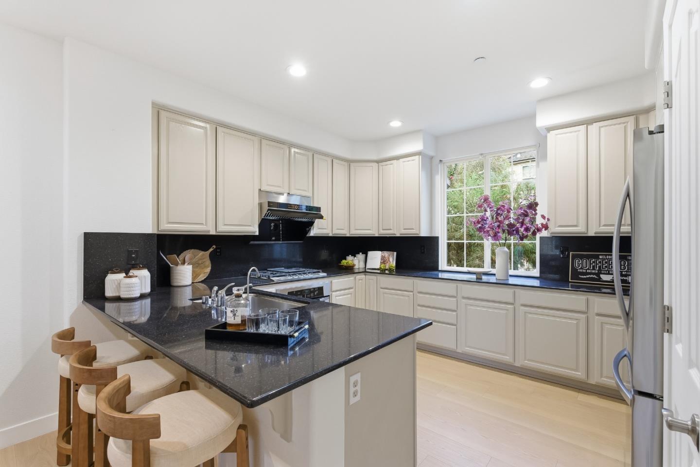 Detail Gallery Image 7 of 35 For 806 Sevin Ter, San Jose,  CA 95133 - 3 Beds | 2/1 Baths