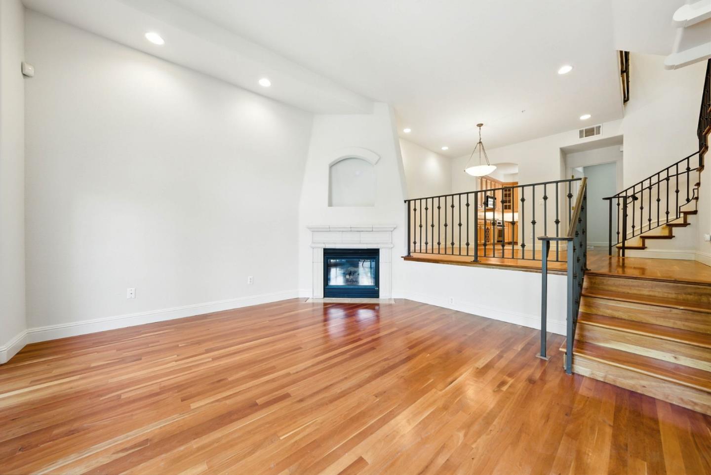 Detail Gallery Image 8 of 43 For 484 Gabilan St, Los Altos,  CA 94022 - 3 Beds | 2/1 Baths