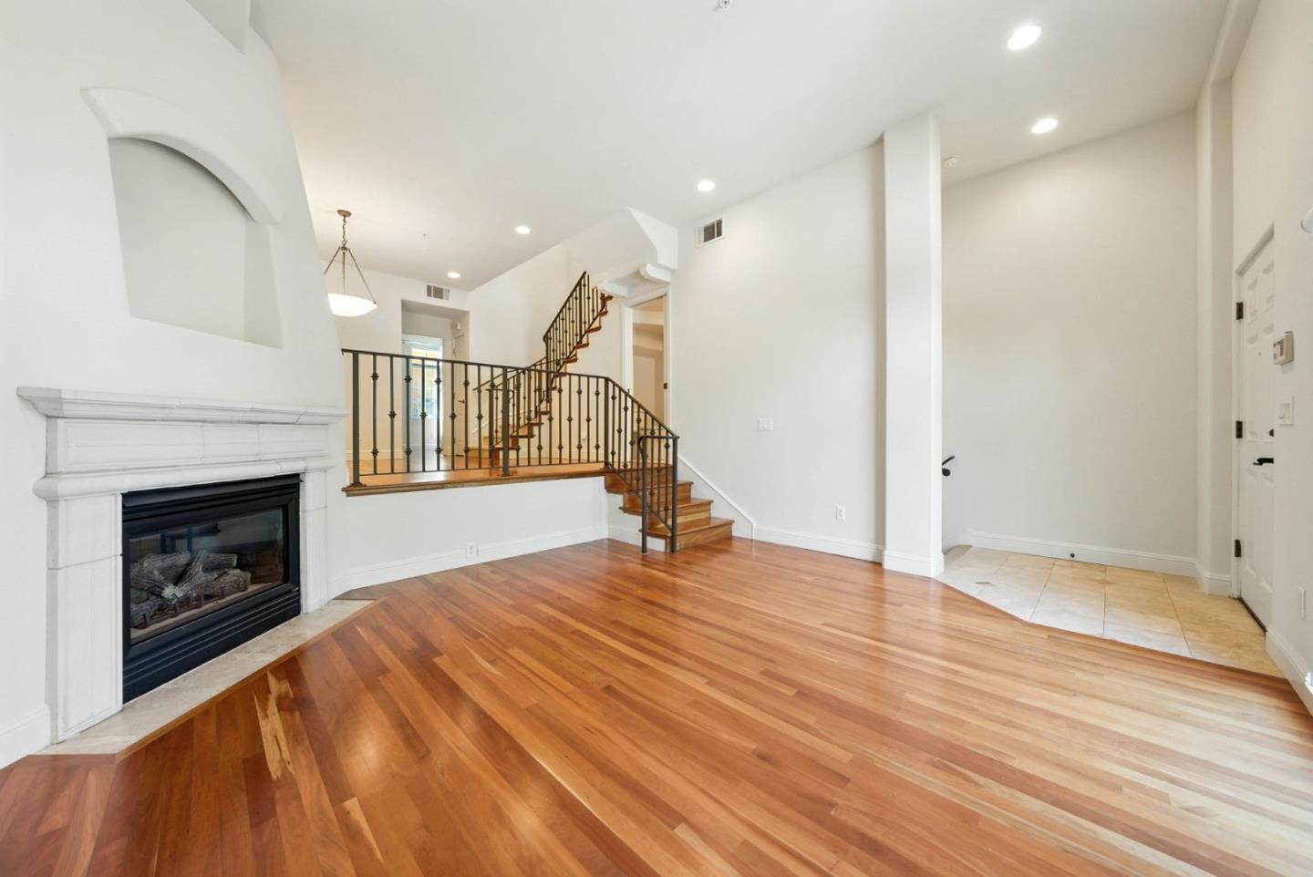 Detail Gallery Image 9 of 43 For 484 Gabilan St, Los Altos,  CA 94022 - 3 Beds | 2/1 Baths