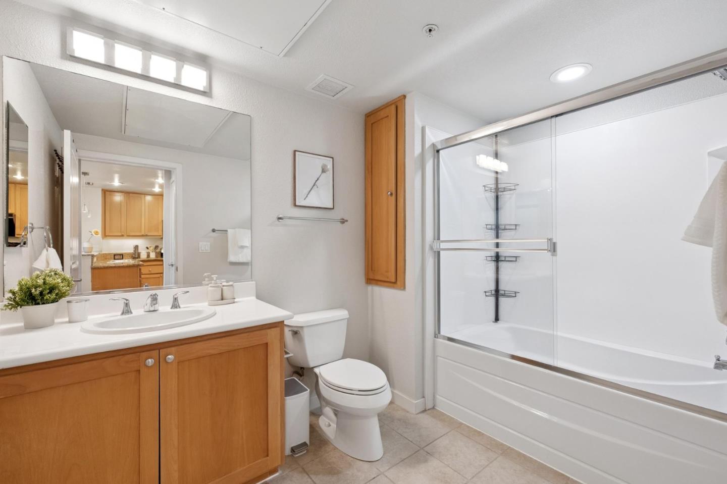 Detail Gallery Image 10 of 27 For 1488 El Camino Real #211,  South San Francisco,  CA 94080 - 1 Beds | 1 Baths