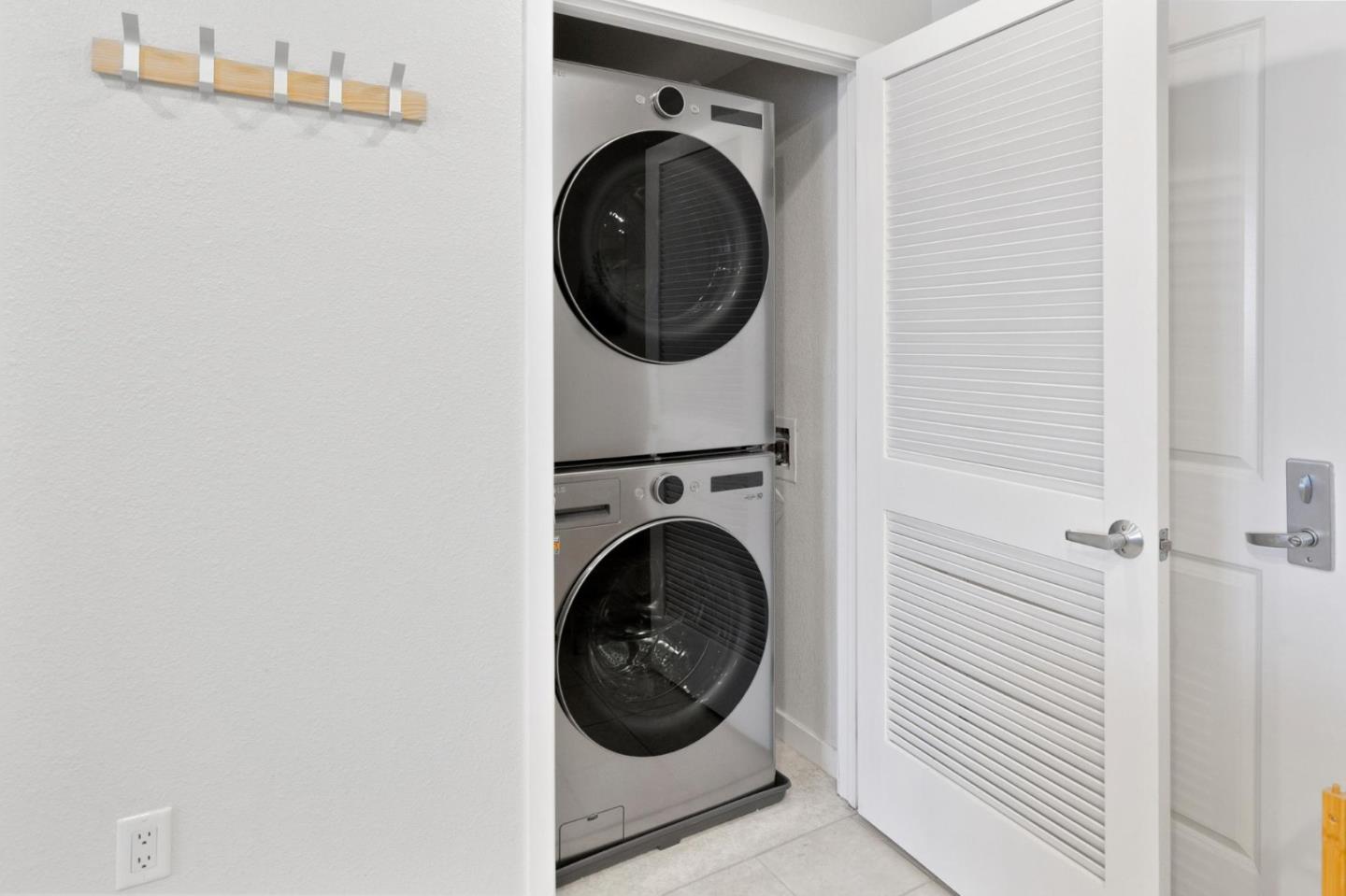 Detail Gallery Image 12 of 27 For 1488 El Camino Real #211,  South San Francisco,  CA 94080 - 1 Beds | 1 Baths