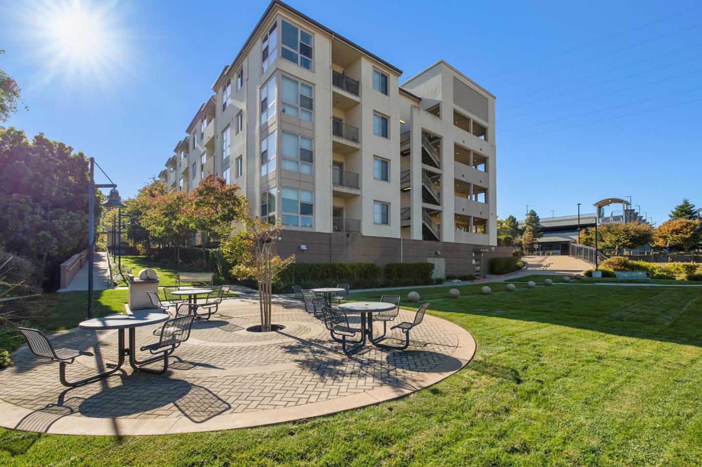 Detail Gallery Image 14 of 27 For 1488 El Camino Real #211,  South San Francisco,  CA 94080 - 1 Beds | 1 Baths