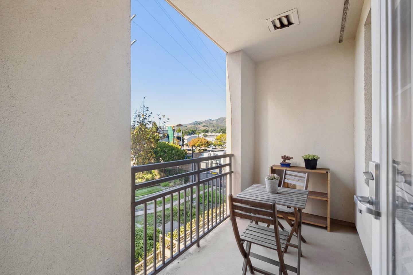 Detail Gallery Image 4 of 27 For 1488 El Camino Real #211,  South San Francisco,  CA 94080 - 1 Beds | 1 Baths