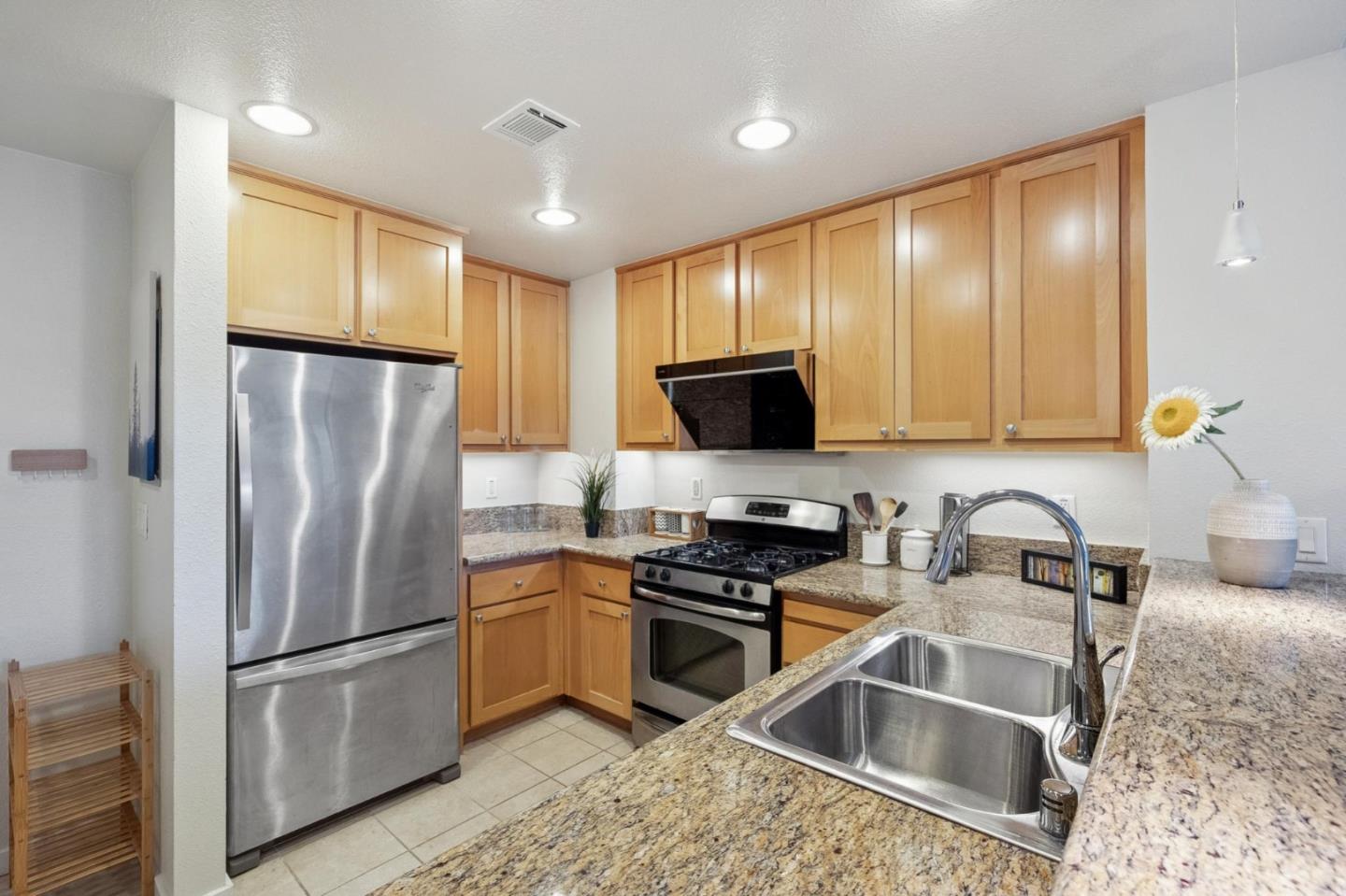 Detail Gallery Image 7 of 27 For 1488 El Camino Real #211,  South San Francisco,  CA 94080 - 1 Beds | 1 Baths