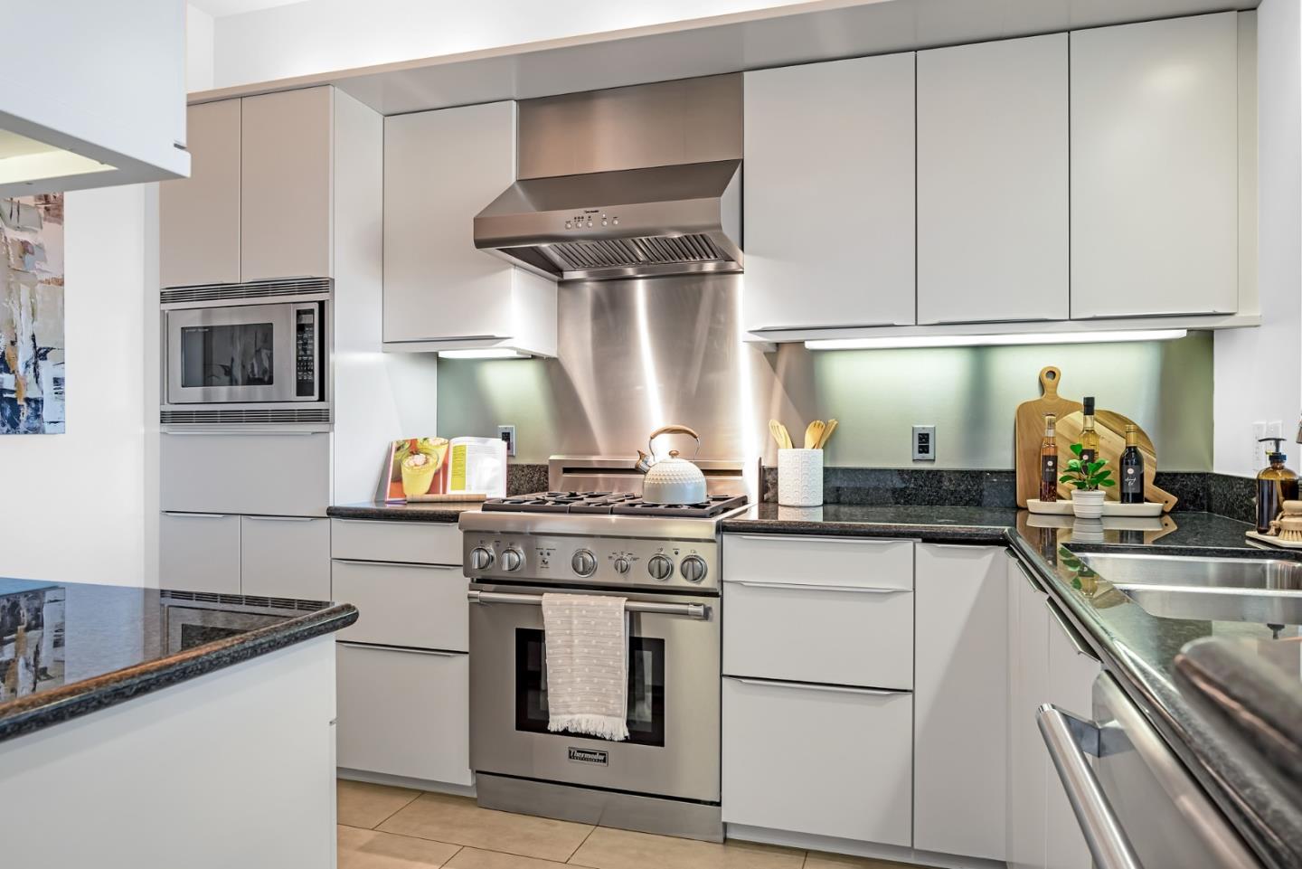 Detail Gallery Image 13 of 33 For 219 Brannan St 3g,  San Francisco,  CA 94107 - 3 Beds | 3 Baths