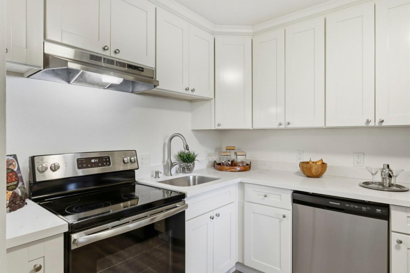 Detail Gallery Image 5 of 25 For 954 Kiely Blvd #H,  Santa Clara,  CA 95051 - 1 Beds | 1 Baths