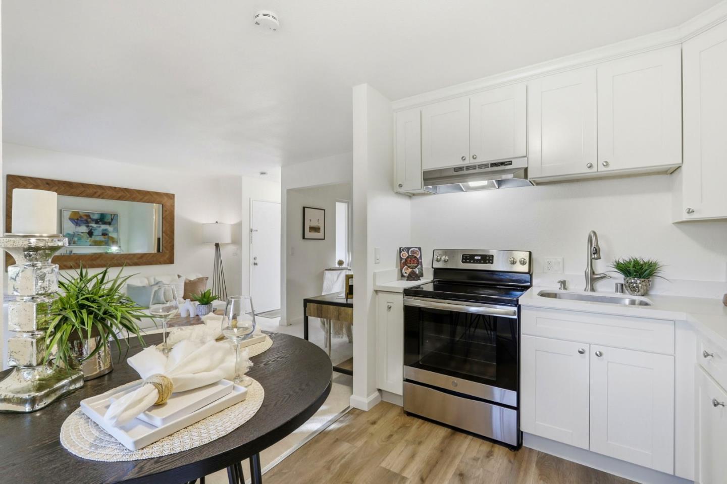 Detail Gallery Image 6 of 25 For 954 Kiely Blvd #H,  Santa Clara,  CA 95051 - 1 Beds | 1 Baths