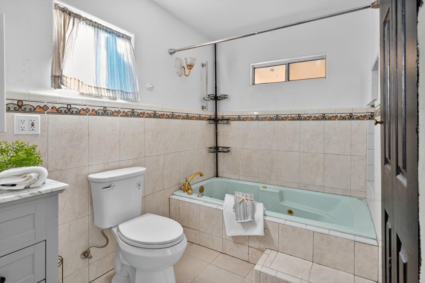 Detail Gallery Image 12 of 35 For 22133 Peralta, Hayward,  CA 94541 - 4 Beds | 3 Baths