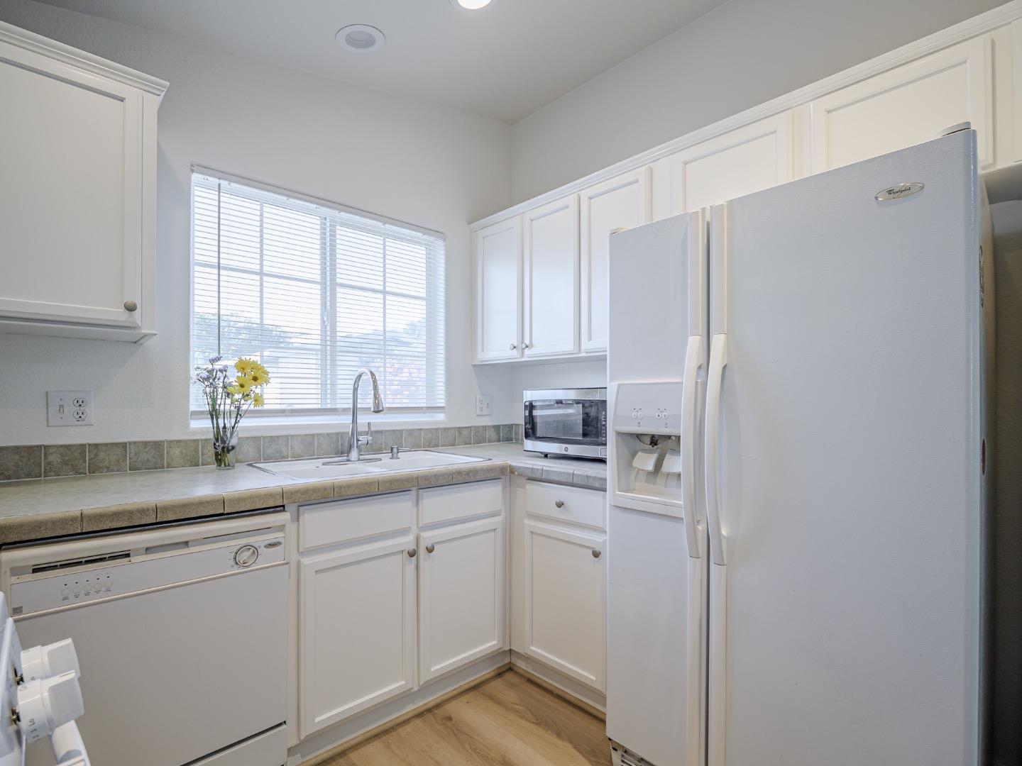 Detail Gallery Image 18 of 43 For 3710 Gross Rd #12,  Santa Cruz,  CA 95062 - 3 Beds | 2 Baths