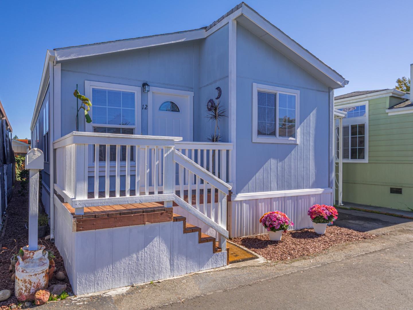 Detail Gallery Image 2 of 43 For 3710 Gross Rd #12,  Santa Cruz,  CA 95062 - 3 Beds | 2 Baths