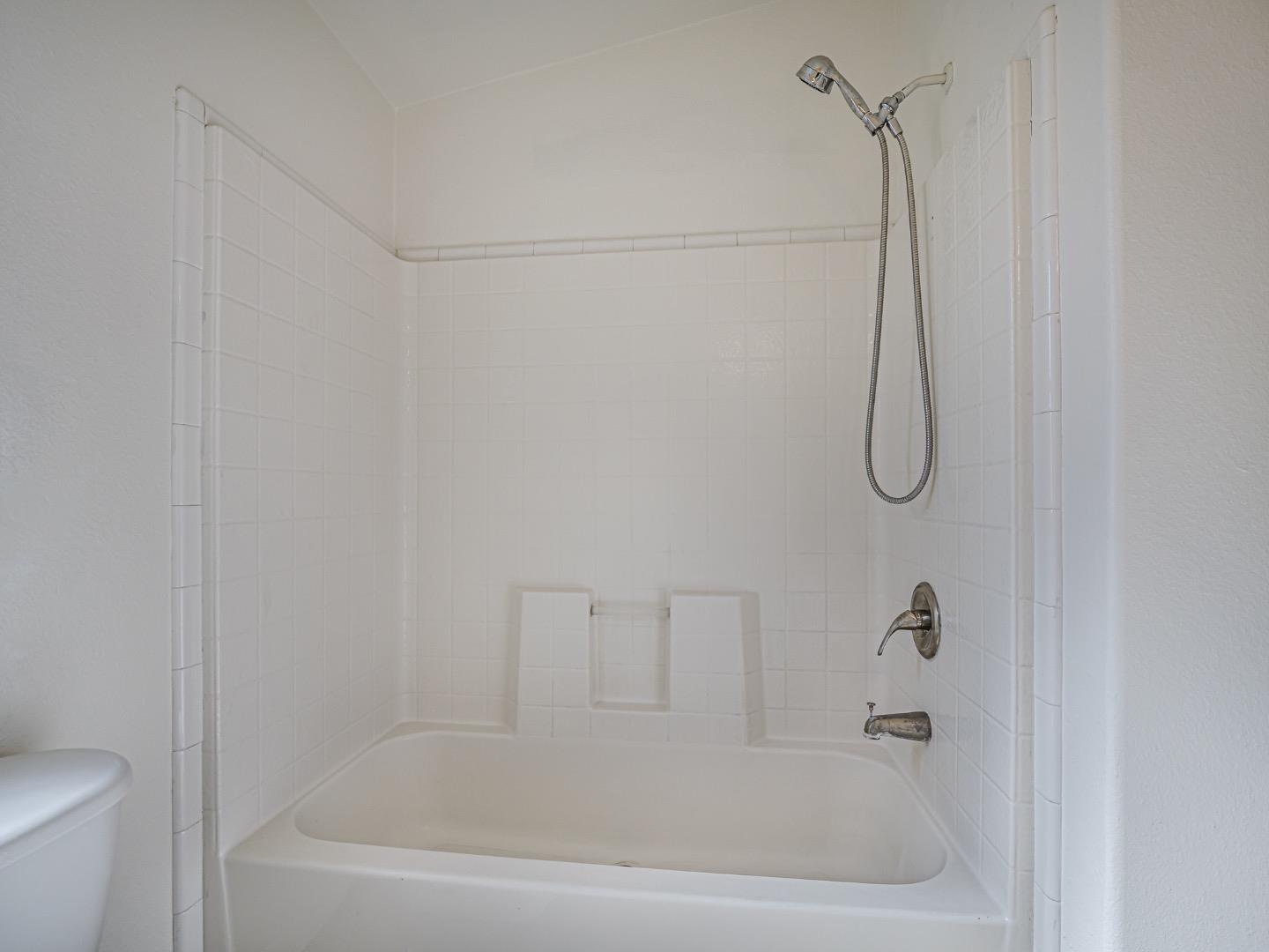 Detail Gallery Image 26 of 43 For 3710 Gross Rd #12,  Santa Cruz,  CA 95062 - 3 Beds | 2 Baths