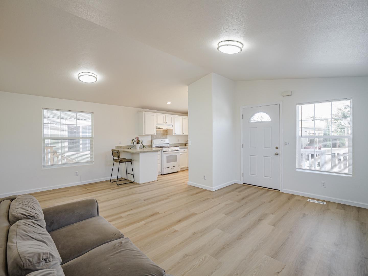 Detail Gallery Image 3 of 43 For 3710 Gross Rd #12,  Santa Cruz,  CA 95062 - 3 Beds | 2 Baths