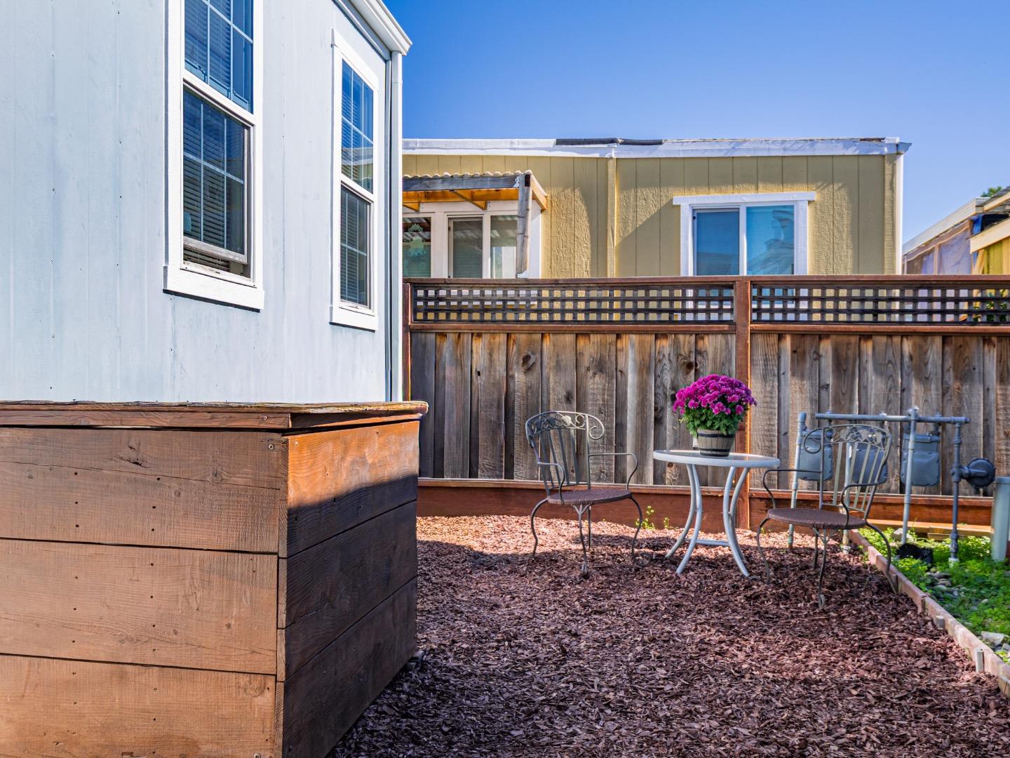 Detail Gallery Image 32 of 43 For 3710 Gross Rd #12,  Santa Cruz,  CA 95062 - 3 Beds | 2 Baths