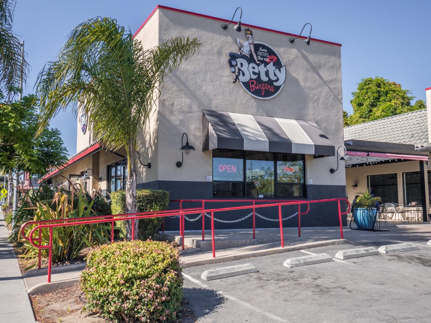 Detail Gallery Image 43 of 43 For 3710 Gross Rd #12,  Santa Cruz,  CA 95062 - 3 Beds | 2 Baths