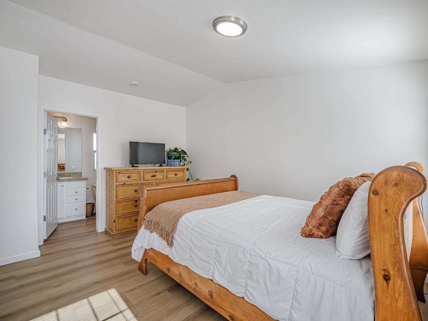 Detail Gallery Image 6 of 43 For 3710 Gross Rd #12,  Santa Cruz,  CA 95062 - 3 Beds | 2 Baths