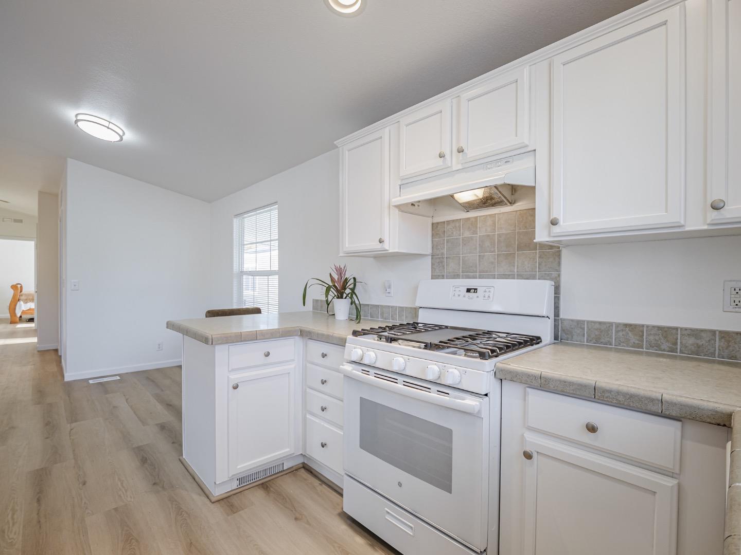 Detail Gallery Image 9 of 43 For 3710 Gross Rd #12,  Santa Cruz,  CA 95062 - 3 Beds | 2 Baths