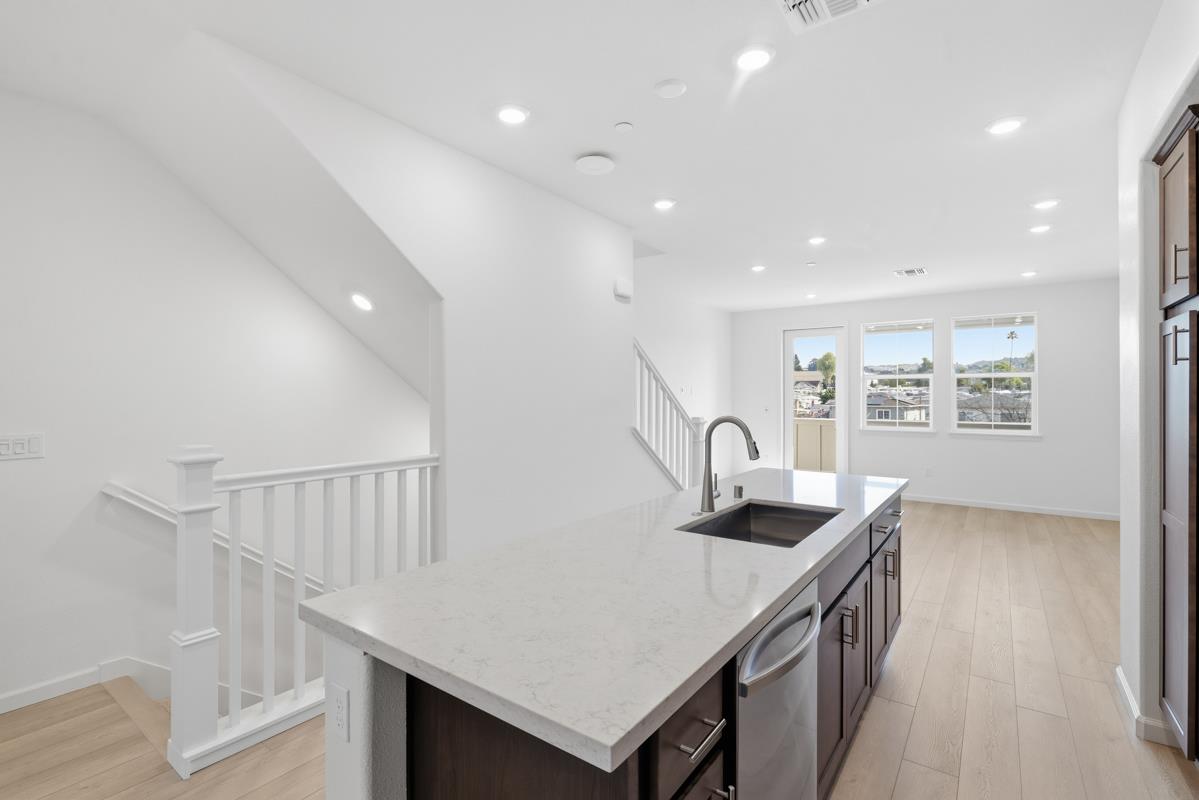 Detail Gallery Image 11 of 47 For 3818-3818a Northridge Ave, Castro Valley,  CA 94546 - 4 Beds | 4 Baths