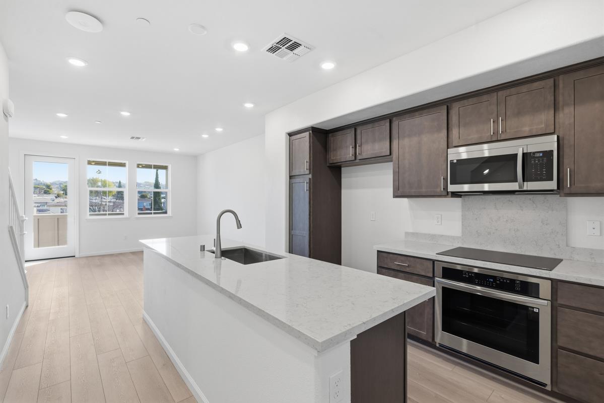 Detail Gallery Image 7 of 47 For 3818-3818a Northridge Ave, Castro Valley,  CA 94546 - 4 Beds | 4 Baths