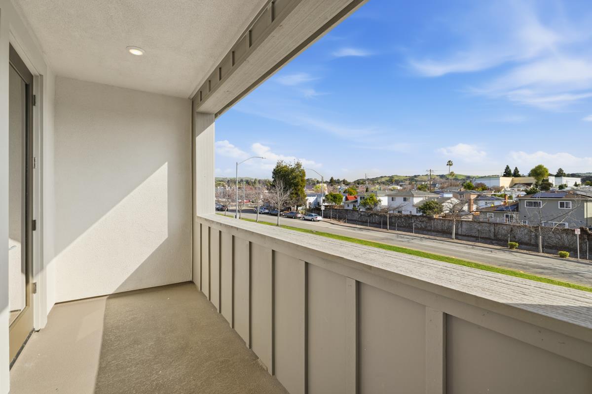 Detail Gallery Image 8 of 47 For 3818-3818a Northridge Ave, Castro Valley,  CA 94546 - 4 Beds | 4 Baths