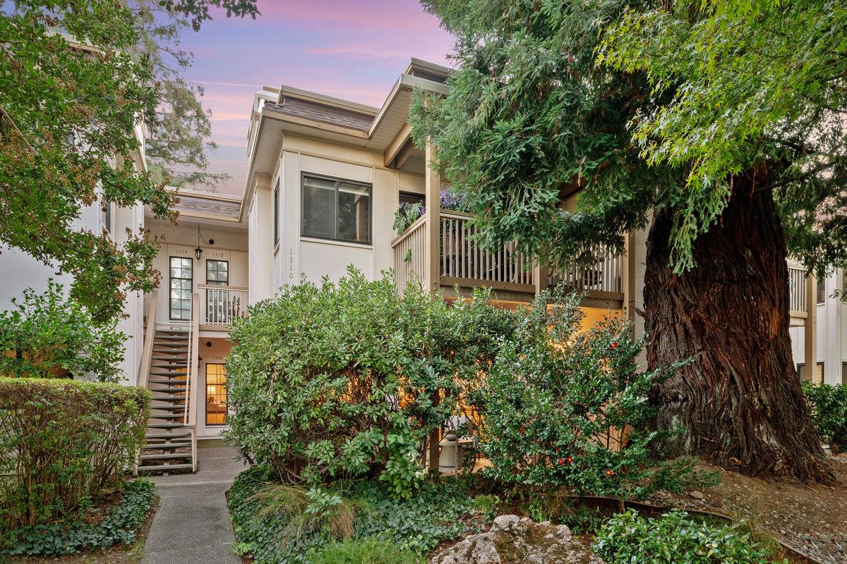 Detail Gallery Image 2 of 20 For 1308 Woodside Rd, Redwood City,  CA 94061 - 2 Beds | 2 Baths