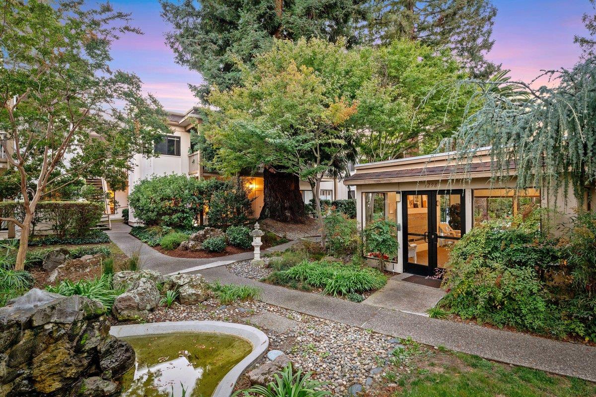 Detail Gallery Image 3 of 20 For 1308 Woodside Rd, Redwood City,  CA 94061 - 2 Beds | 2 Baths