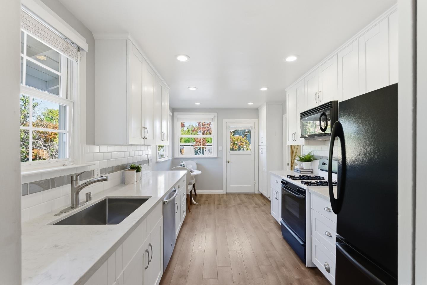 Detail Gallery Image 13 of 40 For 1103 Connecticut Dr, Redwood City,  CA 94061 - 3 Beds | 2 Baths