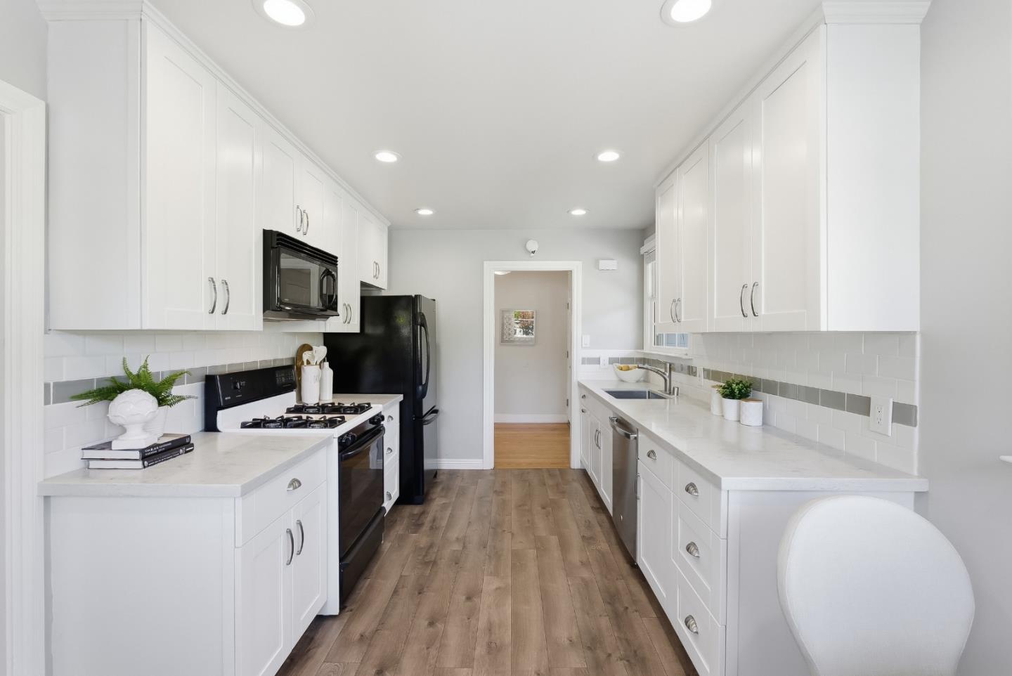 Detail Gallery Image 14 of 40 For 1103 Connecticut Dr, Redwood City,  CA 94061 - 3 Beds | 2 Baths