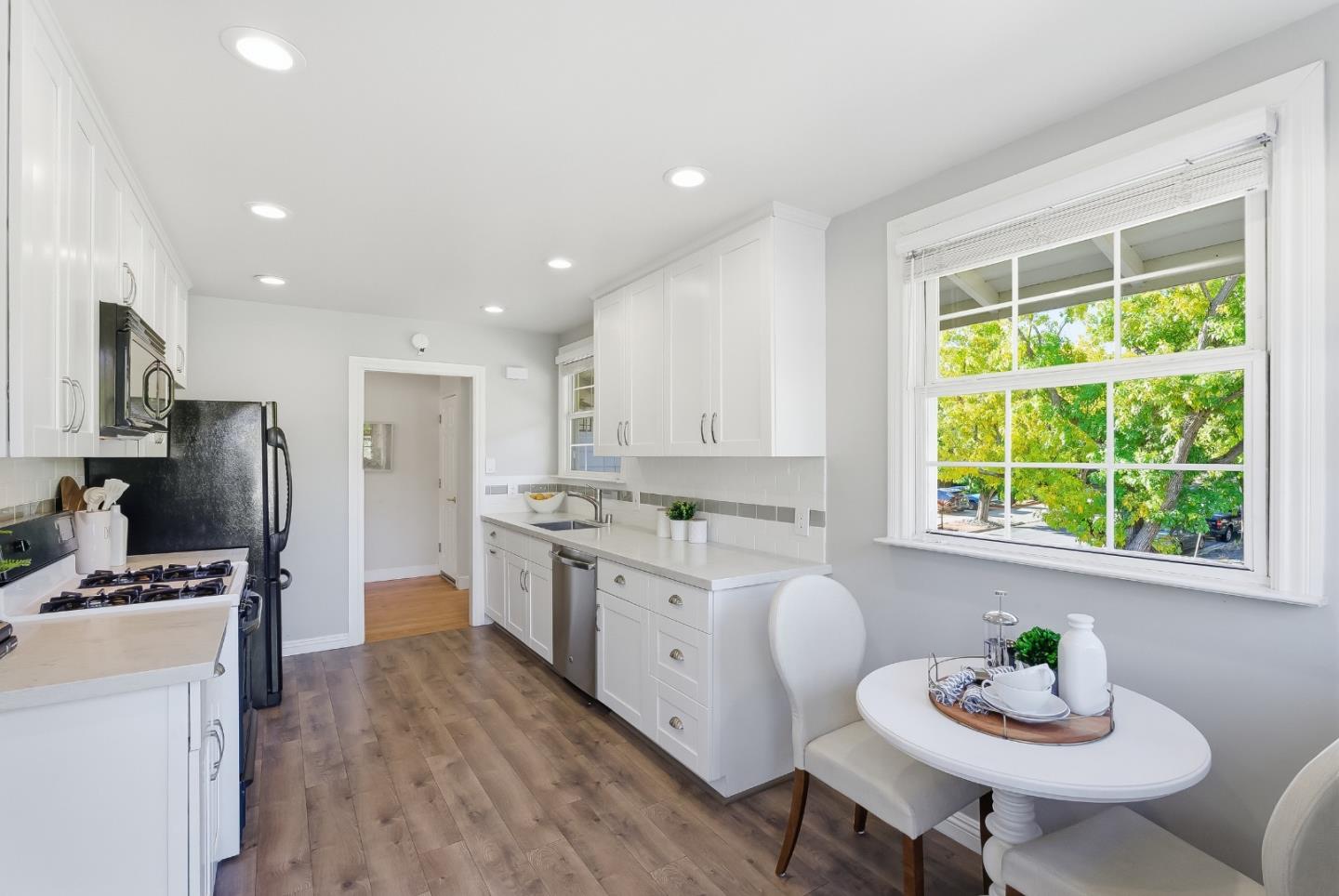 Detail Gallery Image 16 of 40 For 1103 Connecticut Dr, Redwood City,  CA 94061 - 3 Beds | 2 Baths