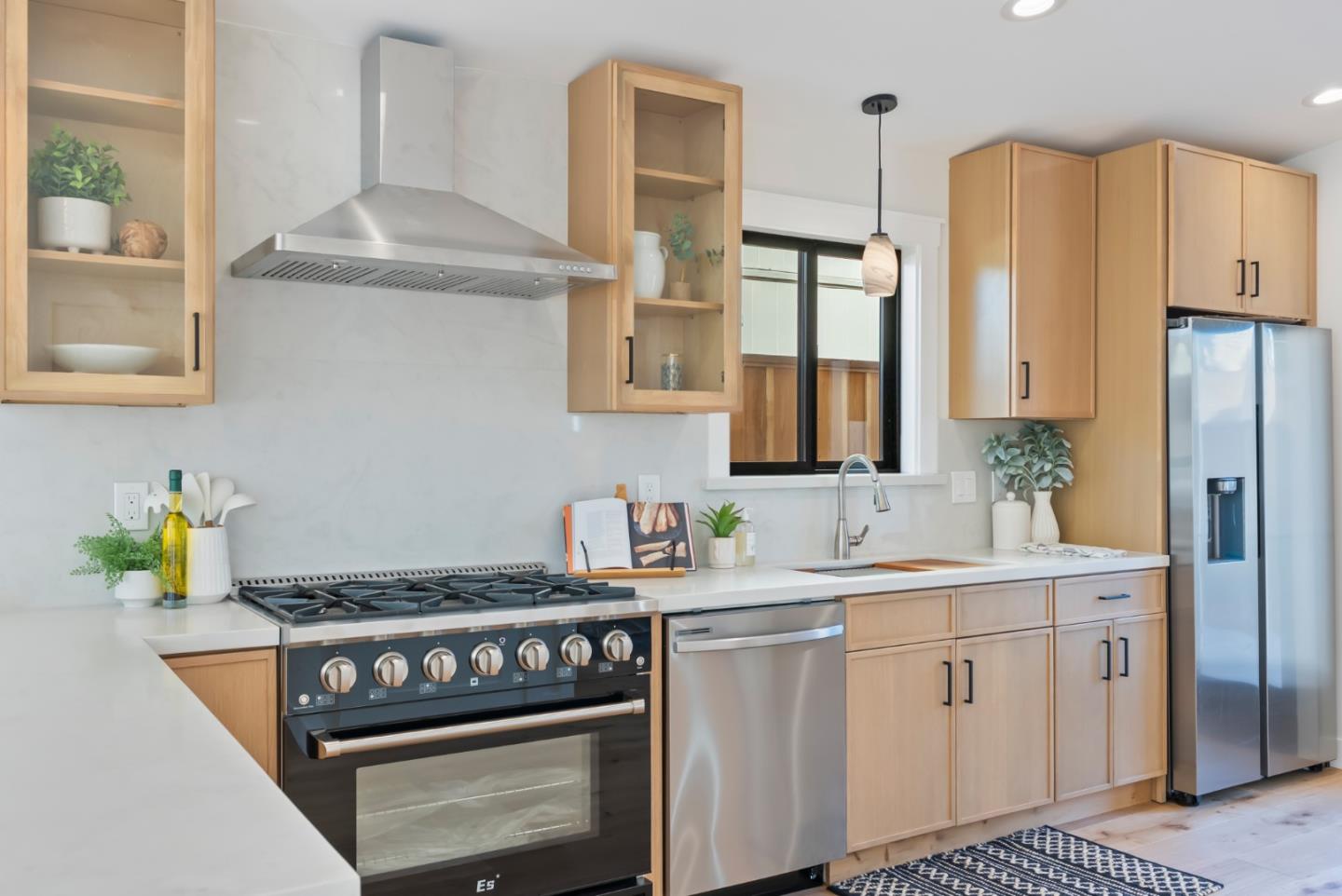 Detail Gallery Image 11 of 30 For 604 Oak Dr, Capitola,  CA 95010 - 2 Beds | 1 Baths