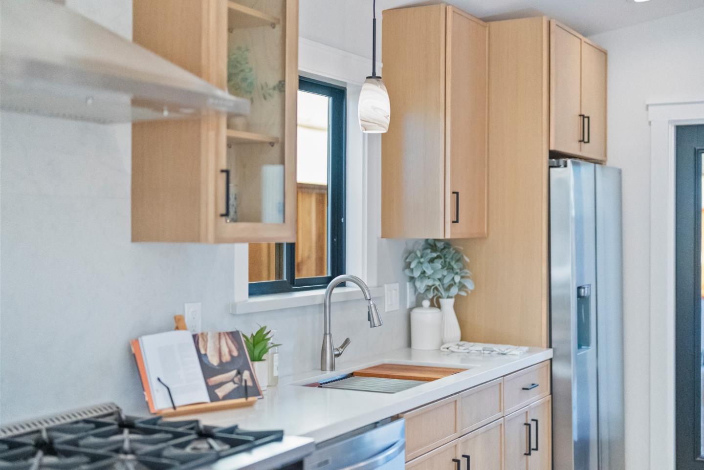 Detail Gallery Image 12 of 30 For 604 Oak Dr, Capitola,  CA 95010 - 2 Beds | 1 Baths