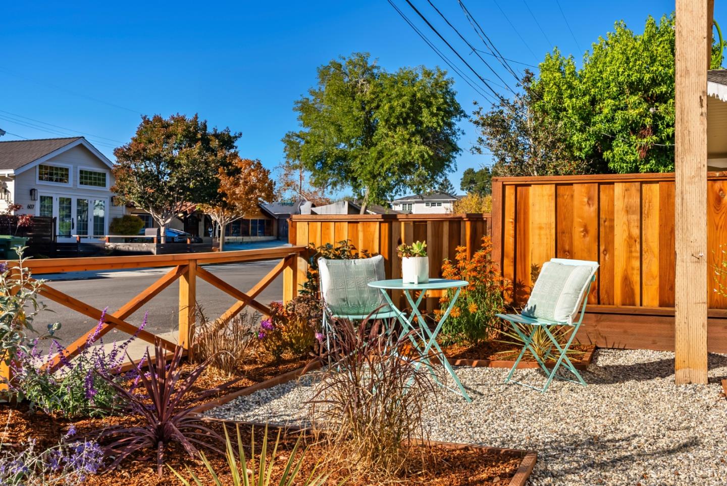 Detail Gallery Image 4 of 30 For 604 Oak Dr, Capitola,  CA 95010 - 2 Beds | 1 Baths