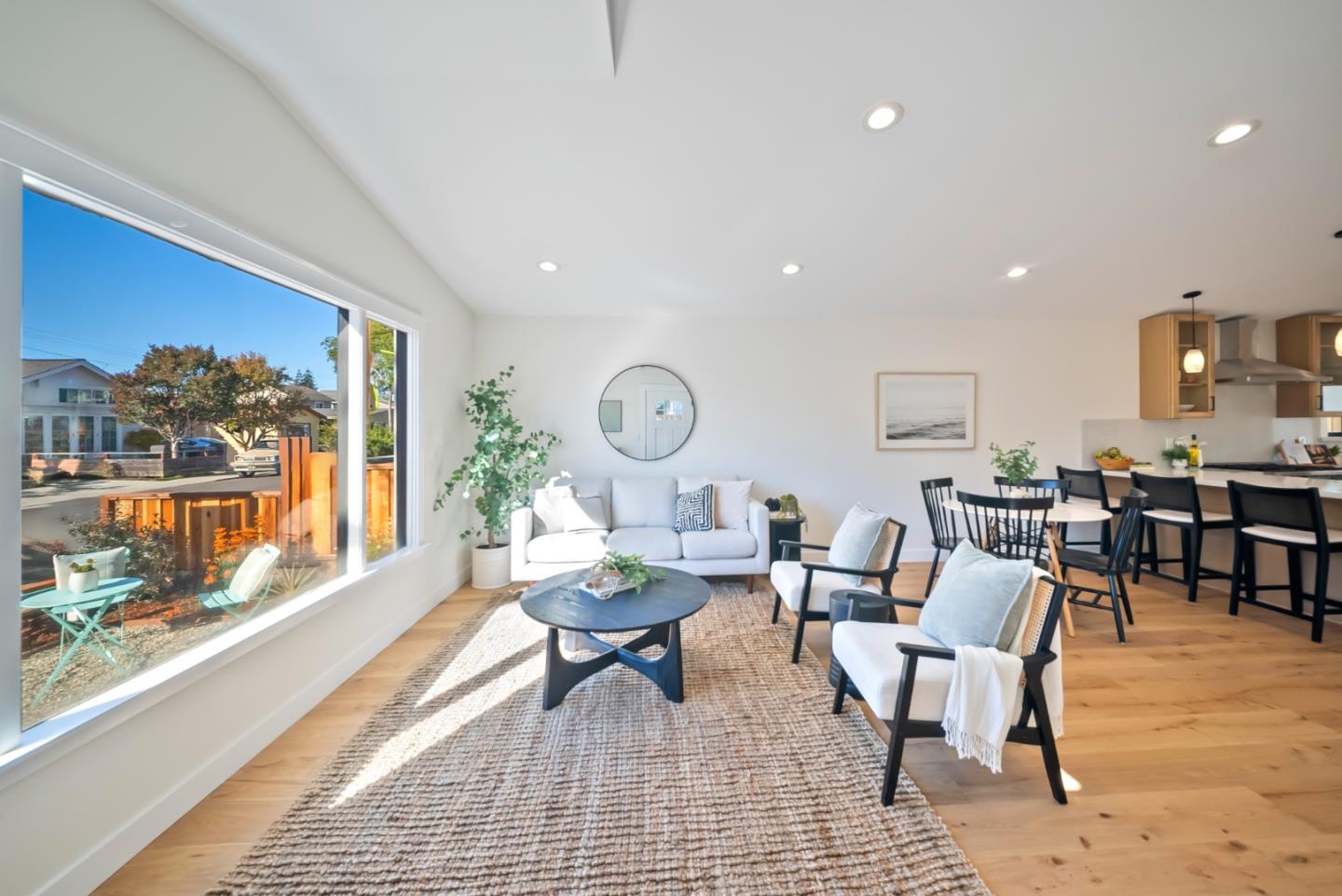 Detail Gallery Image 5 of 30 For 604 Oak Dr, Capitola,  CA 95010 - 2 Beds | 1 Baths