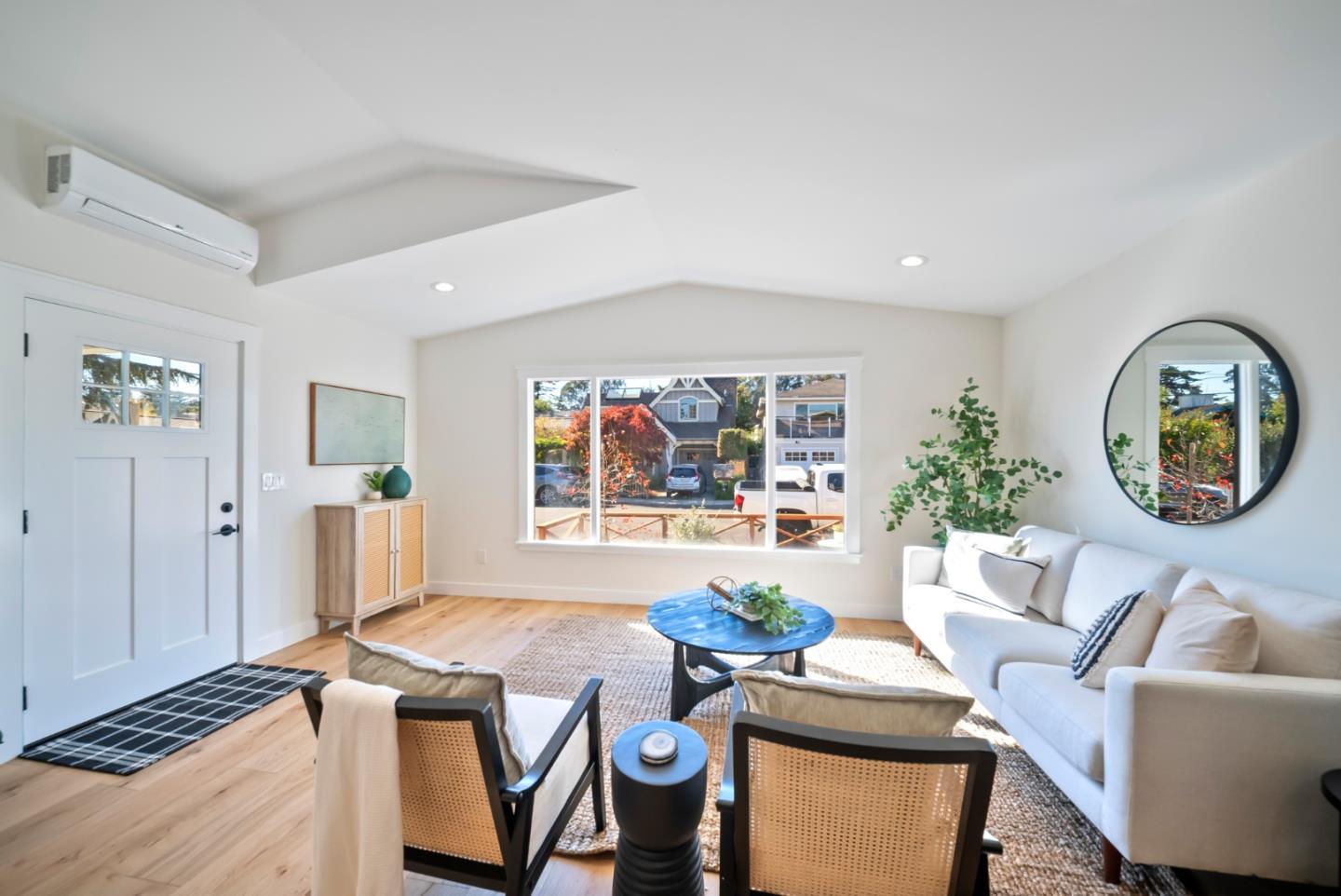 Detail Gallery Image 6 of 30 For 604 Oak Dr, Capitola,  CA 95010 - 2 Beds | 1 Baths