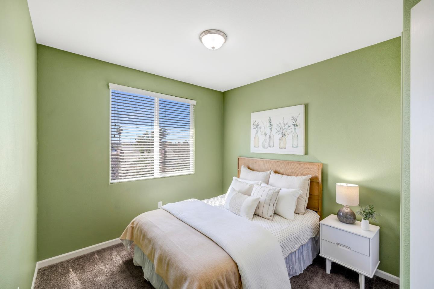 Detail Gallery Image 13 of 18 For 1690 Piazza Dr, Salinas,  CA 93905 - 5 Beds | 3 Baths