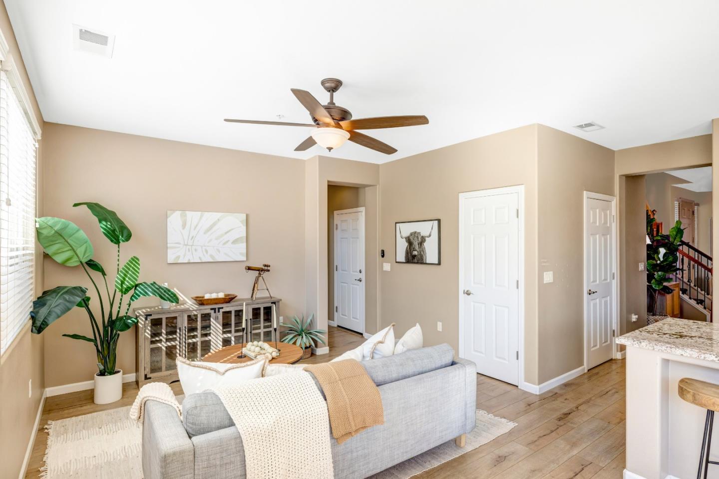 Detail Gallery Image 5 of 18 For 1690 Piazza Dr, Salinas,  CA 93905 - 5 Beds | 3 Baths