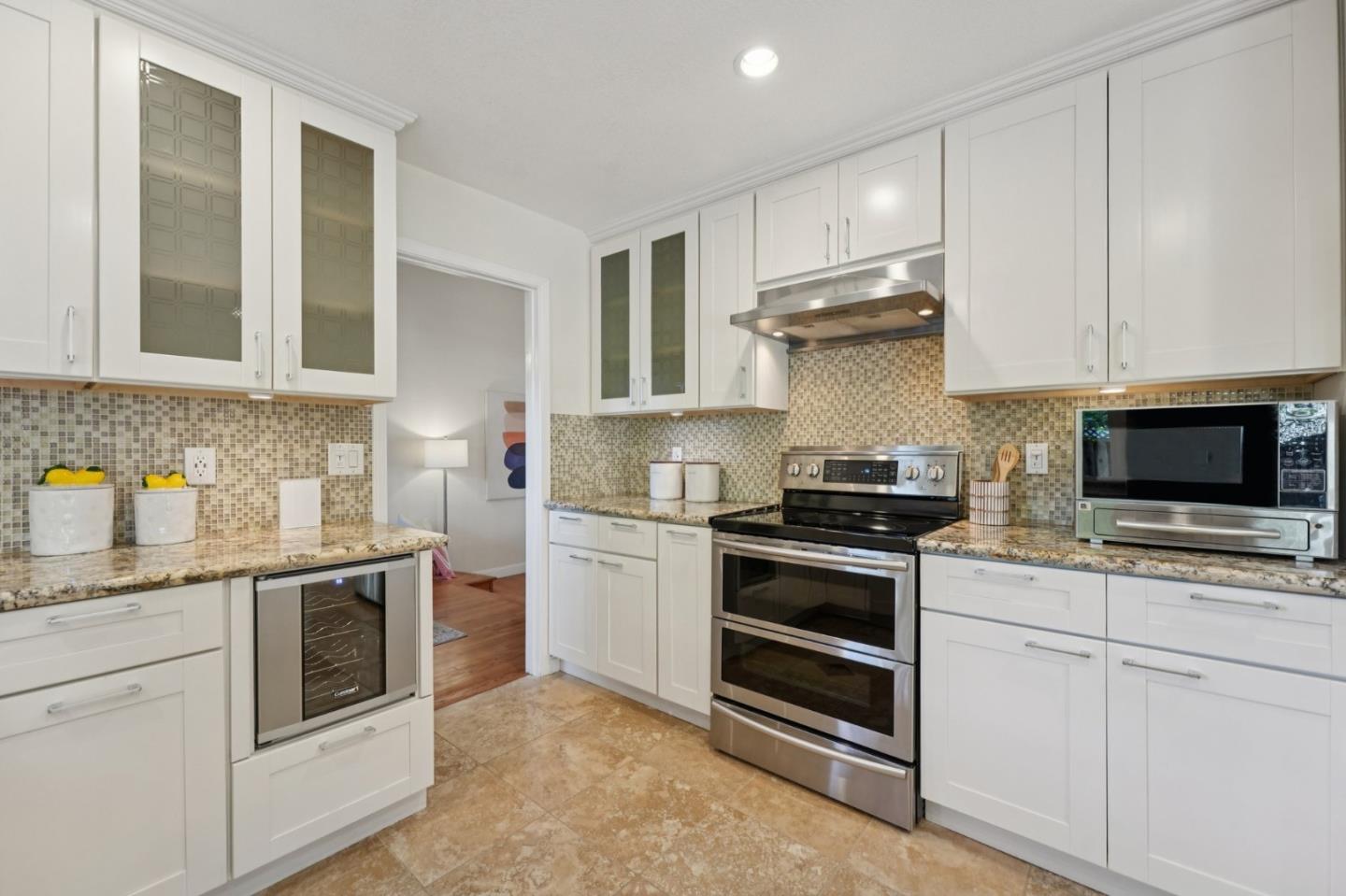 Detail Gallery Image 14 of 69 For 5330 Avenida Almendros, San Jose,  CA 95123 - 4 Beds | 3 Baths