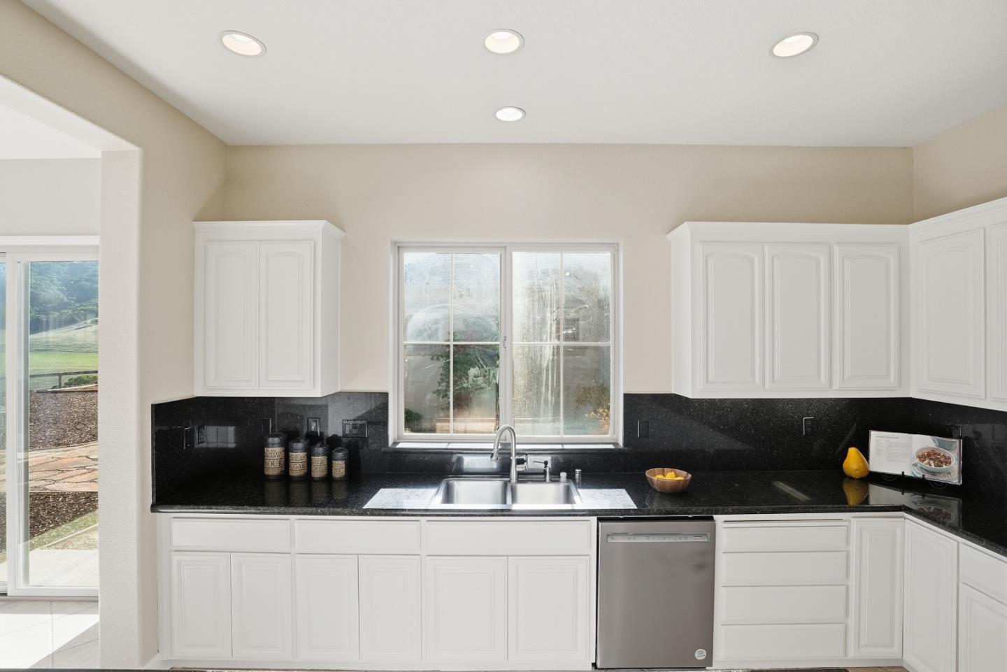 Detail Gallery Image 10 of 70 For 979 via Rodriguez, San Juan Bautista,  CA 95045 - 3 Beds | 2/1 Baths