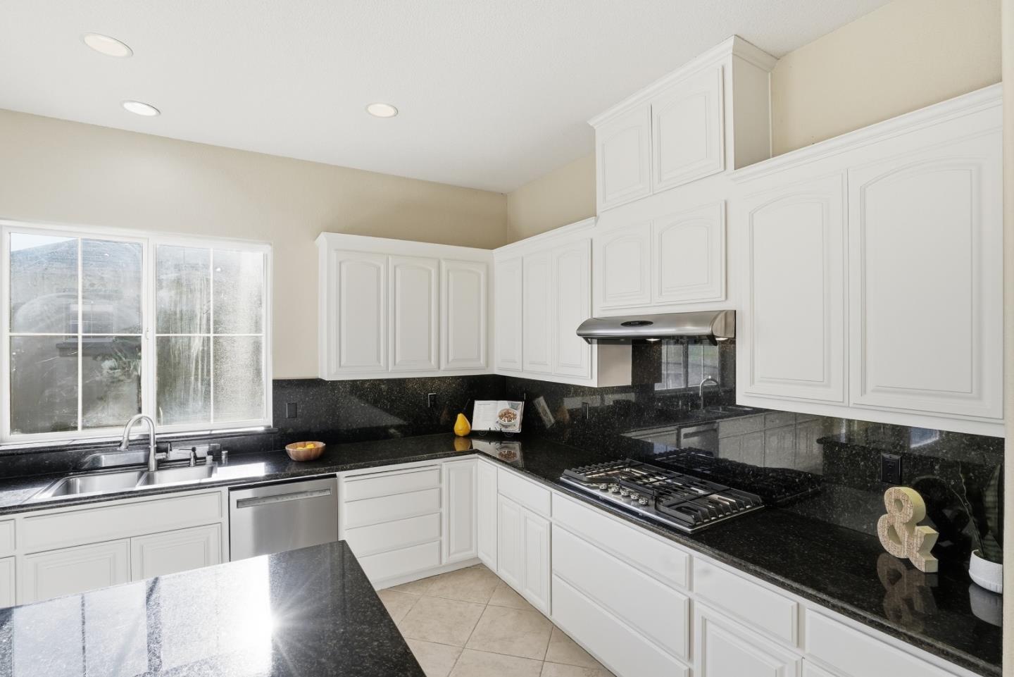 Detail Gallery Image 13 of 70 For 979 via Rodriguez, San Juan Bautista,  CA 95045 - 3 Beds | 2/1 Baths