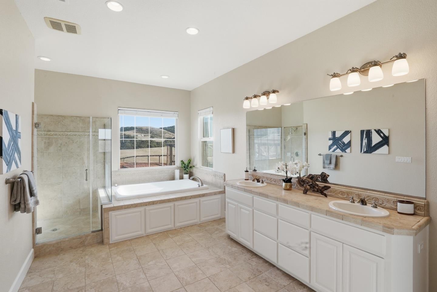 Detail Gallery Image 26 of 70 For 979 via Rodriguez, San Juan Bautista,  CA 95045 - 3 Beds | 2/1 Baths