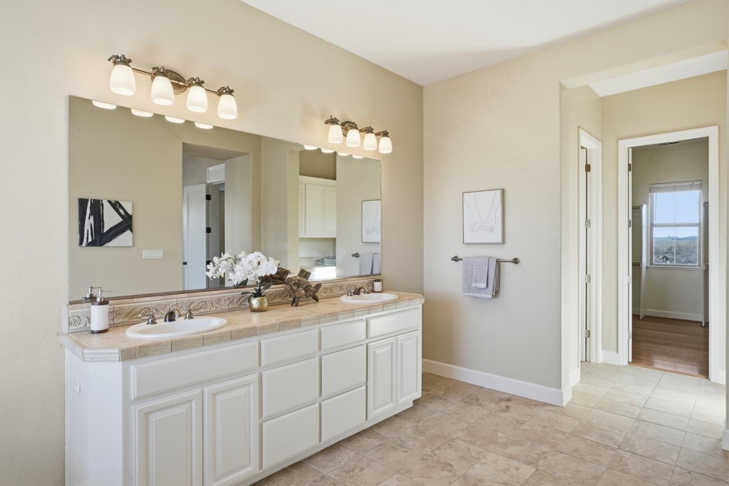 Detail Gallery Image 28 of 70 For 979 via Rodriguez, San Juan Bautista,  CA 95045 - 3 Beds | 2/1 Baths