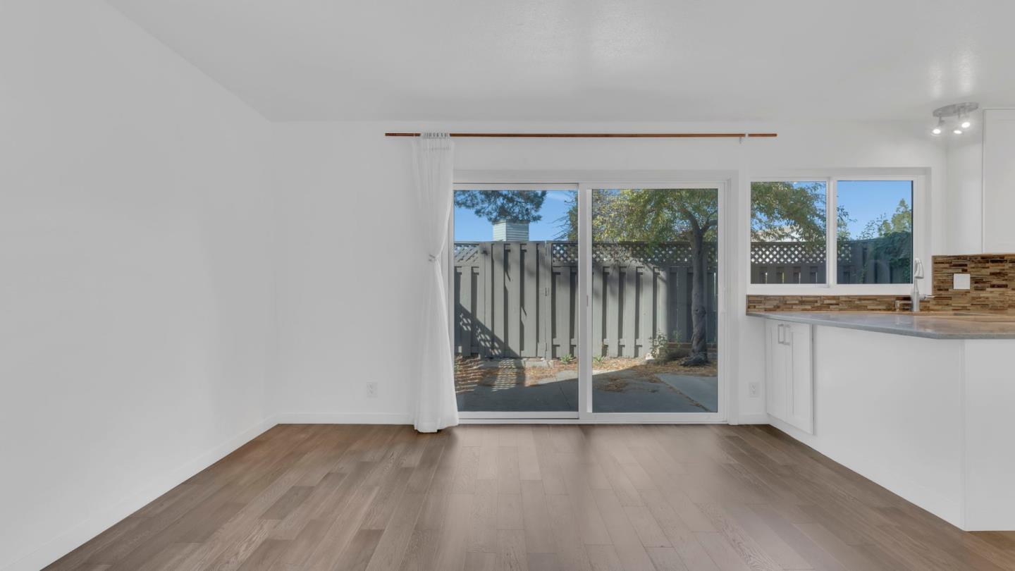 Detail Gallery Image 12 of 18 For 844 Magellan Ln, Foster City,  CA 94404 - 3 Beds | 2/1 Baths