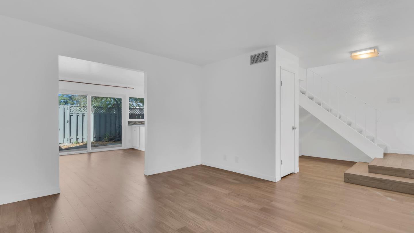 Detail Gallery Image 4 of 18 For 844 Magellan Ln, Foster City,  CA 94404 - 3 Beds | 2/1 Baths