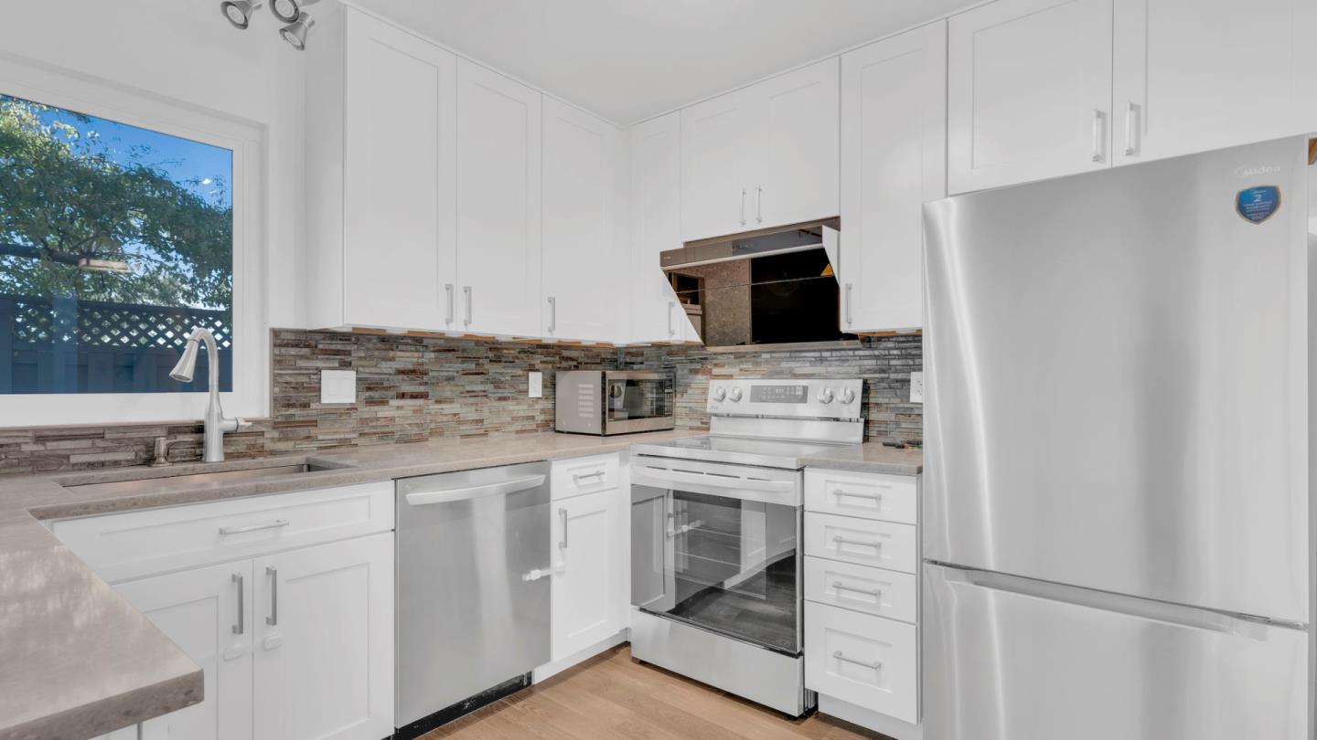 Detail Gallery Image 7 of 18 For 844 Magellan Ln, Foster City,  CA 94404 - 3 Beds | 2/1 Baths