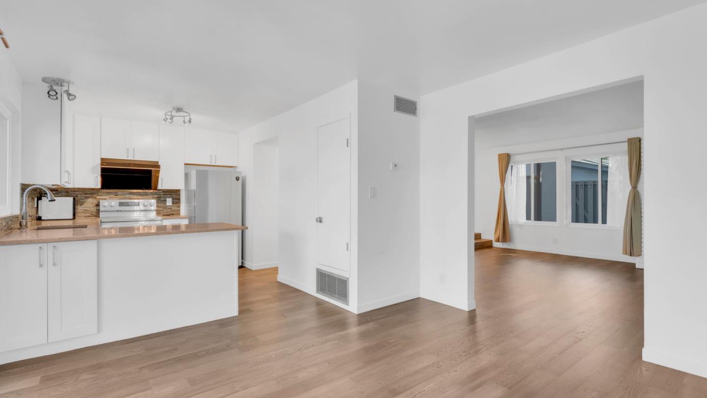 Detail Gallery Image 9 of 18 For 844 Magellan Ln, Foster City,  CA 94404 - 3 Beds | 2/1 Baths