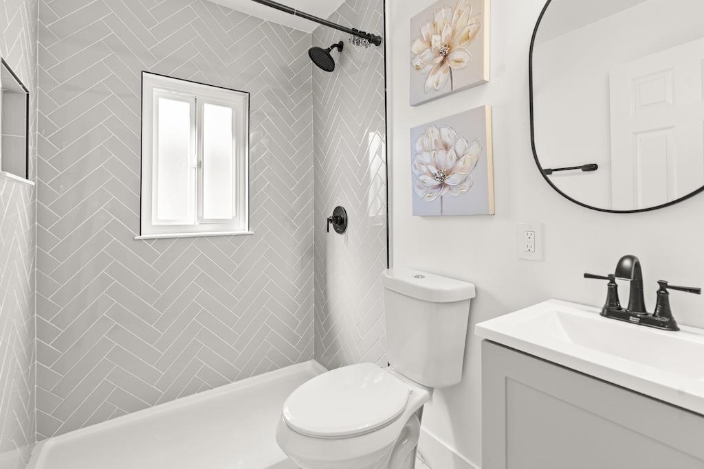 Detail Gallery Image 13 of 18 For 1463 103rd Ave, Oakland,  CA 94603 - 4 Beds | 2 Baths