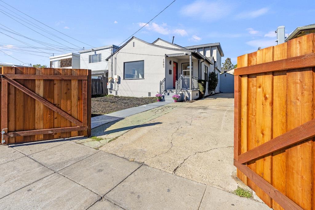 Detail Gallery Image 18 of 18 For 1463 103rd Ave, Oakland,  CA 94603 - 4 Beds | 2 Baths